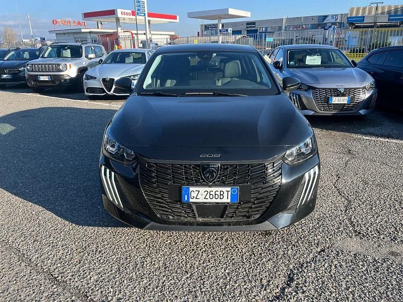 Usata Peugeot 208 Allure 101 CV (74 kW) 2025 Nero Utilitaria