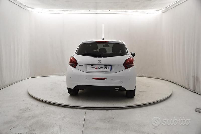Gebraucht Peugeot 208 GT-line 120 PS (88 kW) 2018 Weiß Kleinwagen