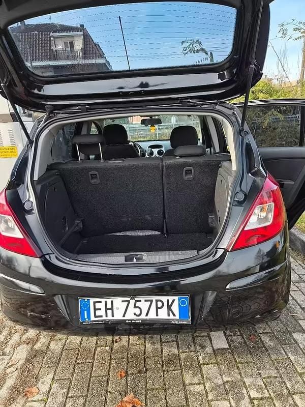 Usata Opel Corsa 85 CV (62 kW) 2011 Nero Utilitaria