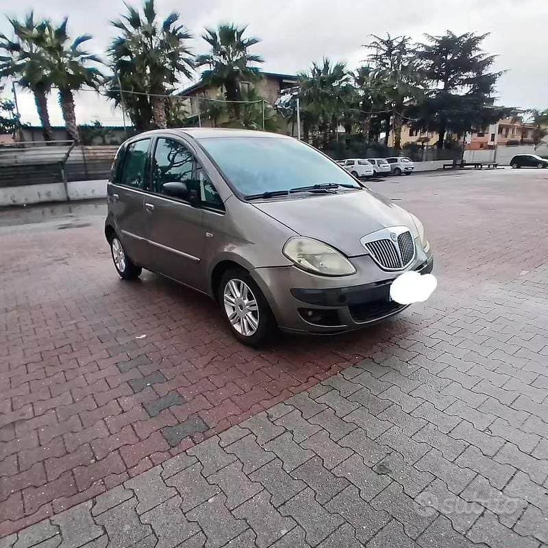 Usata Lancia Musa 69 CV (50 kW) 2006 Grigio Monovolume