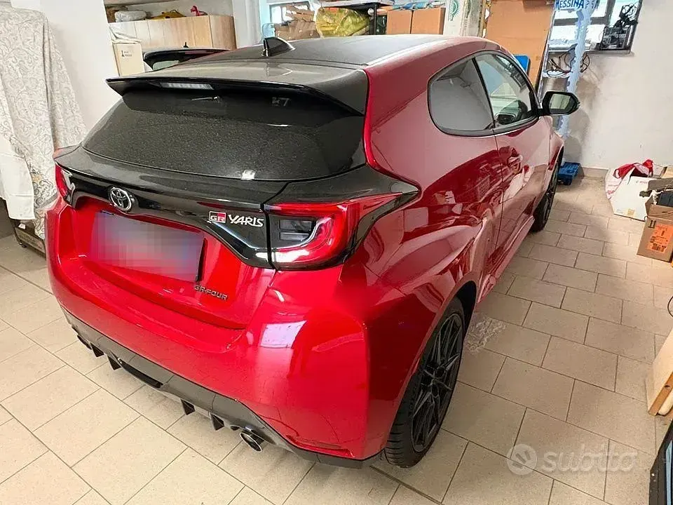 Usata Toyota Yaris 261 CV (191 kW) 2021 Rosso Utilitaria