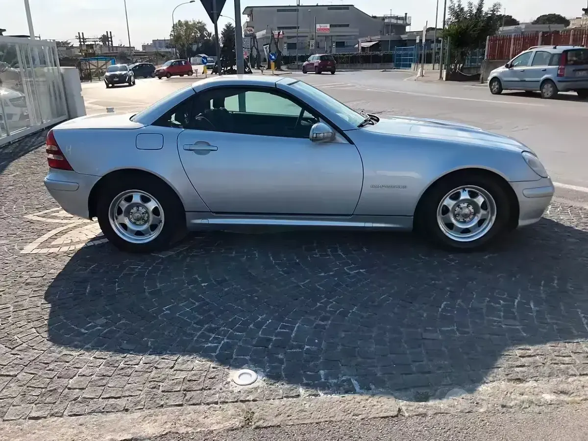 Usata Mercedes SLK200 163 CV (119 kW) 2000 Grigio Cabrio