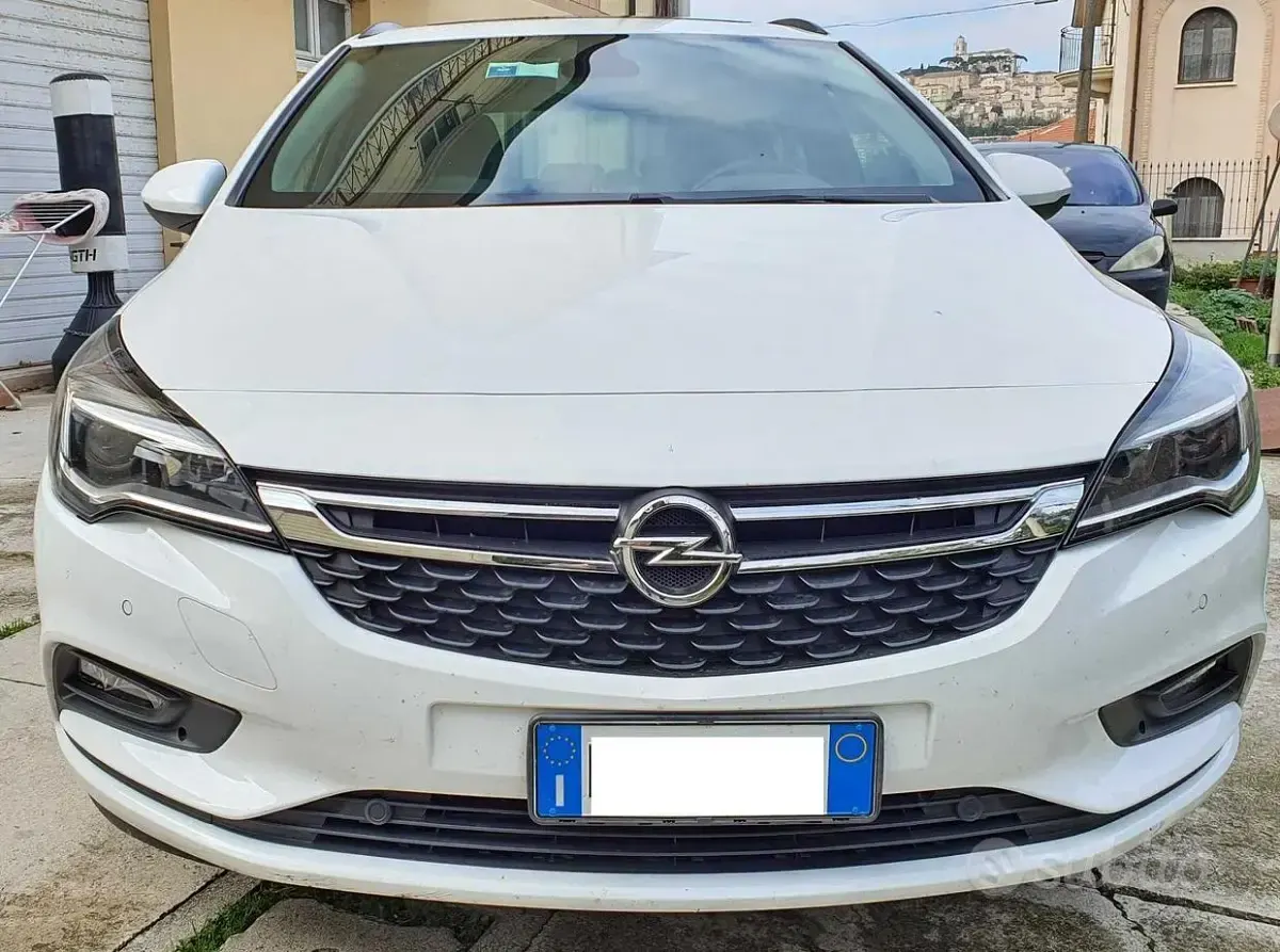 Usata Opel Astra 110 CV (80 kW) 2017 Bianco Furgone