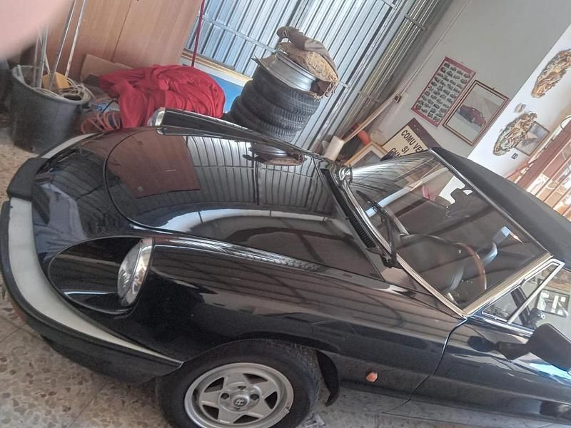 Nero Usata 1988 Alfa Romeo 2000 Cabrio | 17.500 € - Immagine 1/4