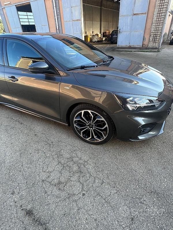 Usata Ford Focus ST-Line 120 CV (88 kW) 2020 Grigio Berlina