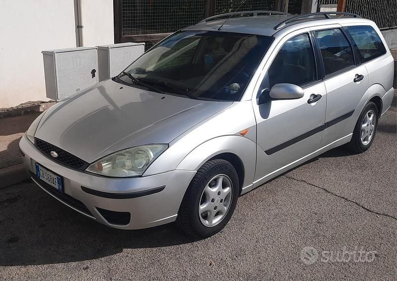 Usata Ford Focus 100 CV (73 kW) 2002 Grigio Station wagon