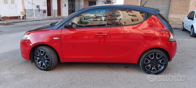 Rosso Usata 2014 Lancia Ypsilon S Due volumi | 7500 € (Buon prezzo) - Immagine 1/4