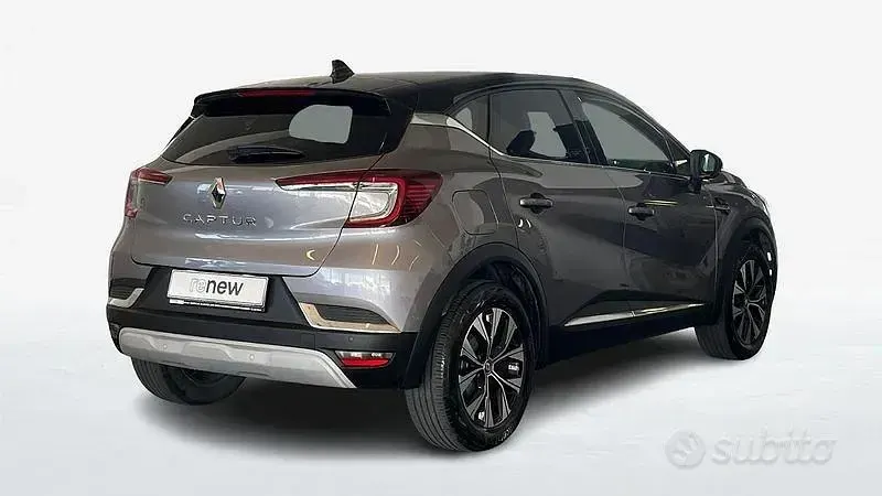 Usata Renault Captur Techno 101 CV (74 kW) 2023 Grigio scuro SUV