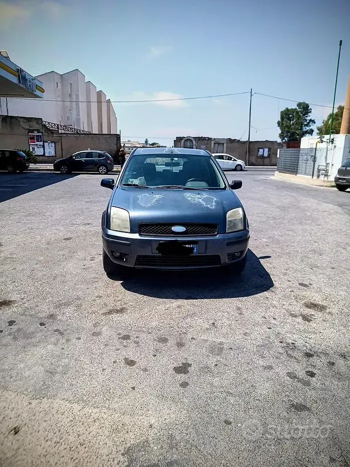 Usata Ford Fusion 68 CV (50 kW) 2003 Grigio Utilitaria