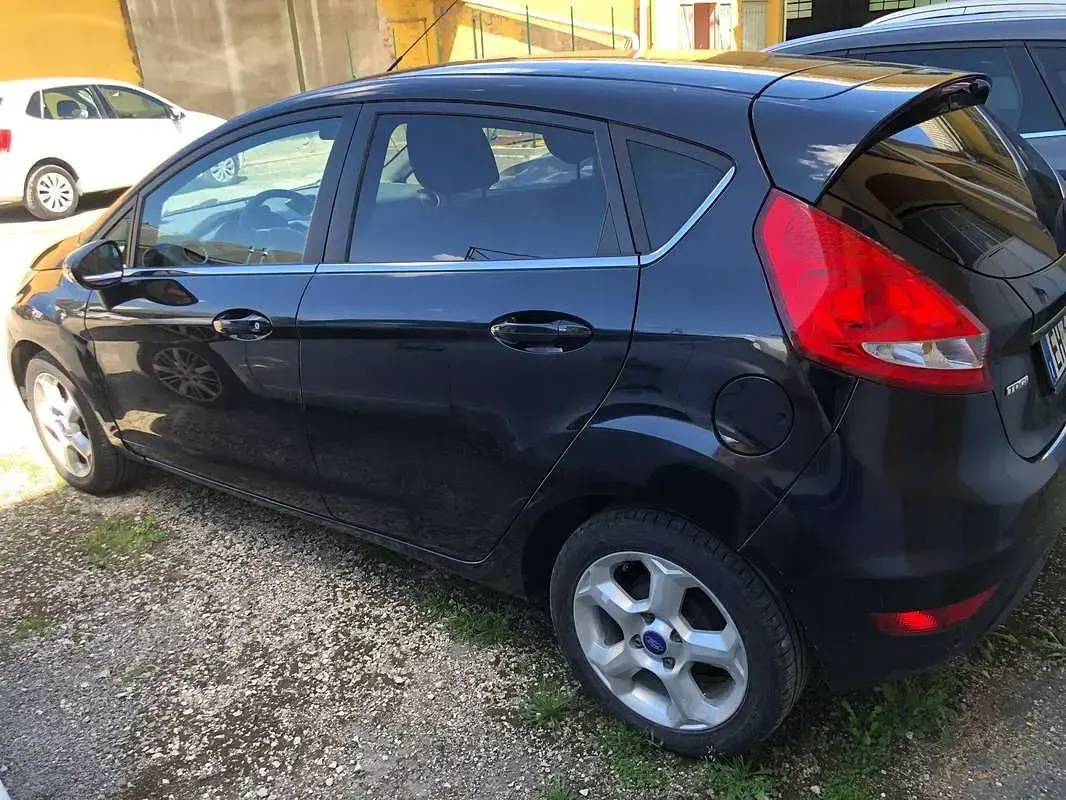 Usata Ford Fiesta Titanium 71 CV (52 kW) 2011 Nero Berlina