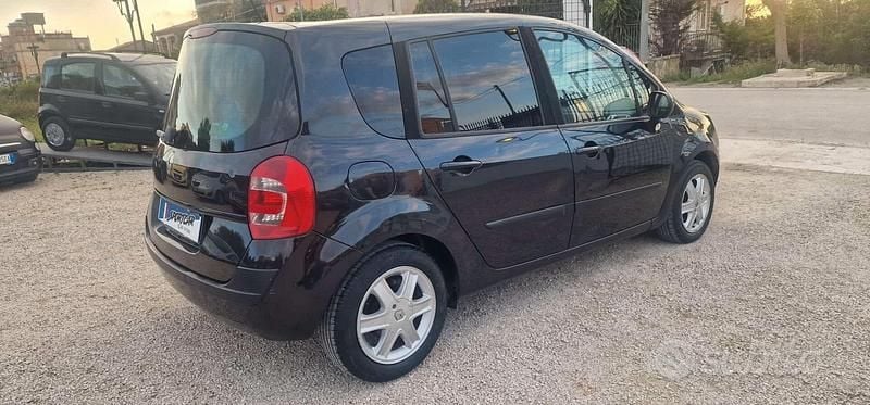 Usata Renault Modus 85 CV (62 kW) 2009 Nero Monovolume
