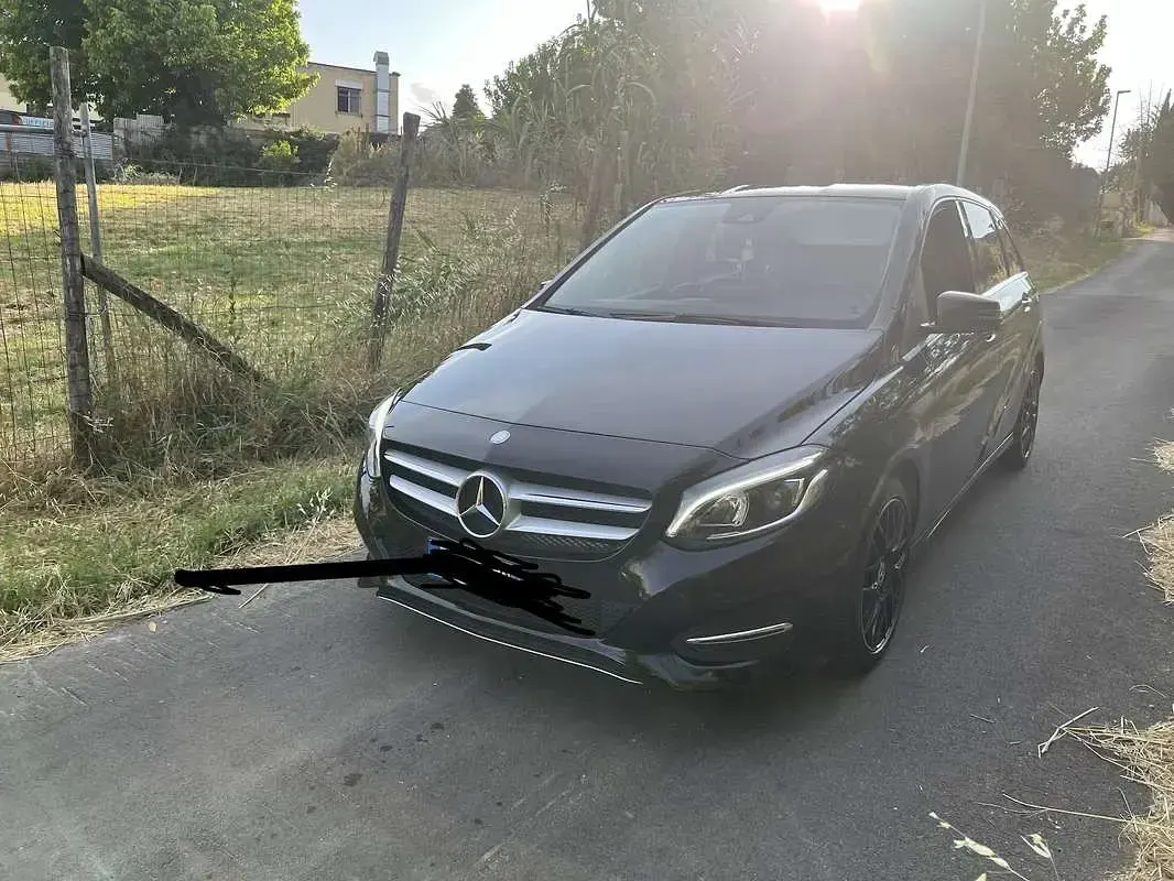 Usata Mercedes 180 Premium 109 CV (80 kW) 2017 Nero Berlina