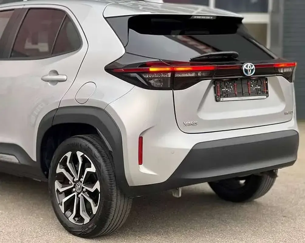 Usata Toyota Yaris Cross Active 92 CV (67 kW) 2021 Argento SUV