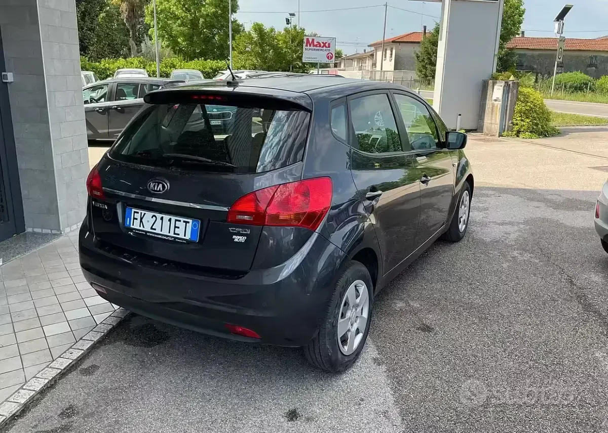 Usata Kia Venga 90 CV (66 kW) 2017 Grigio Utilitaria