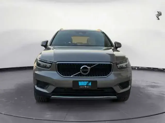 Usata Volvo XC40 Momentum 129 CV (94 kW) 2022 Grigio SUV