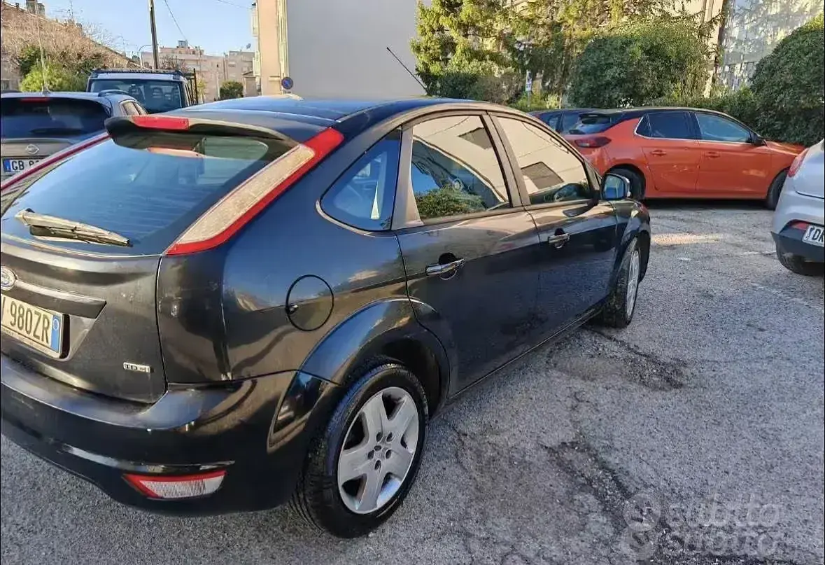 Usata Ford Focus 90 CV (66 kW) 2009 Nero Berlina