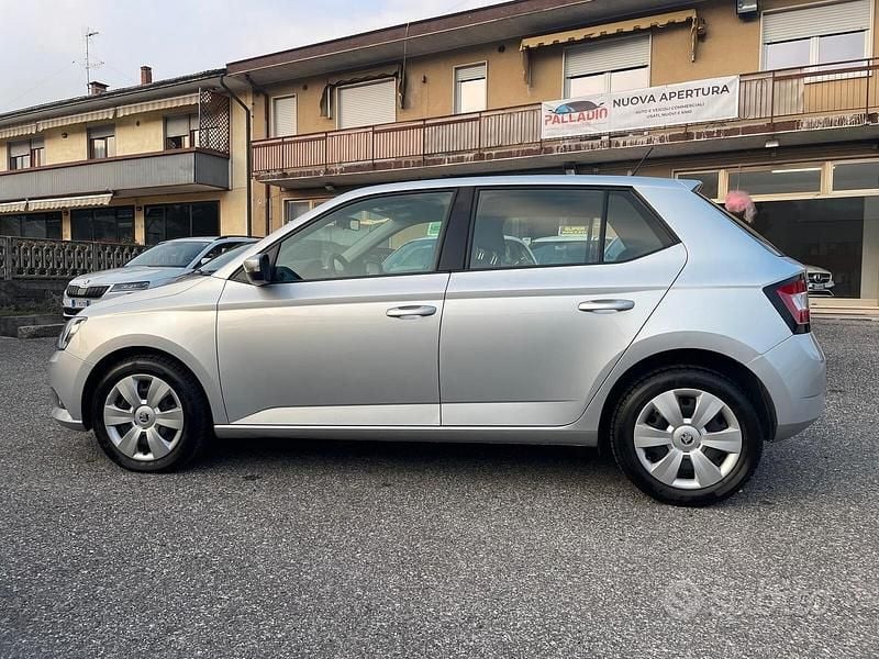 Begagnad Skoda Fabia Ambition 75 HK (55 kW) 2016 Grå Sedan