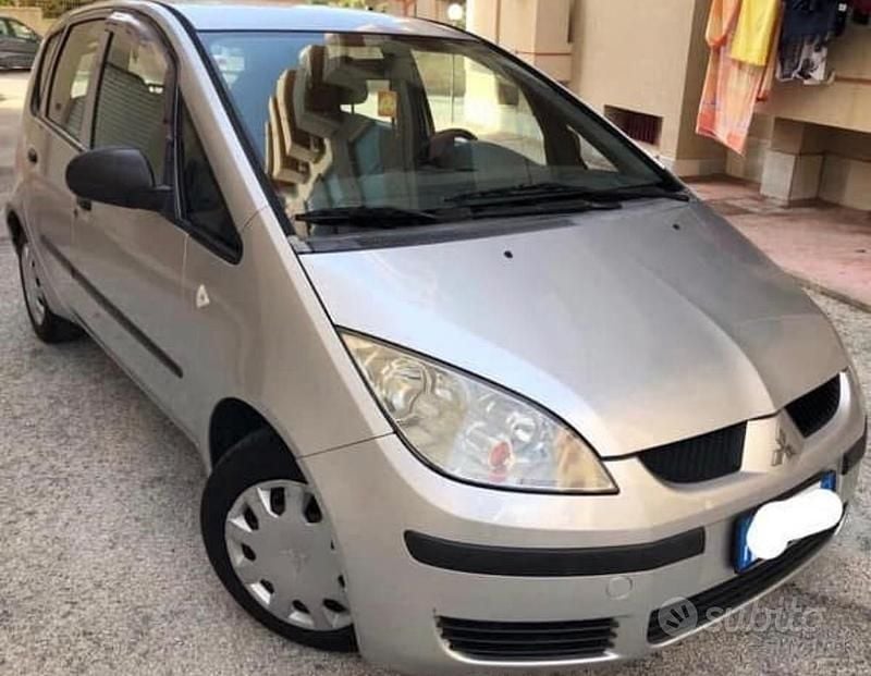 Grigio Usata 2006 Mitsubishi Colt Berlina | 2000 € (Buon prezzo) - Immagine 1/4