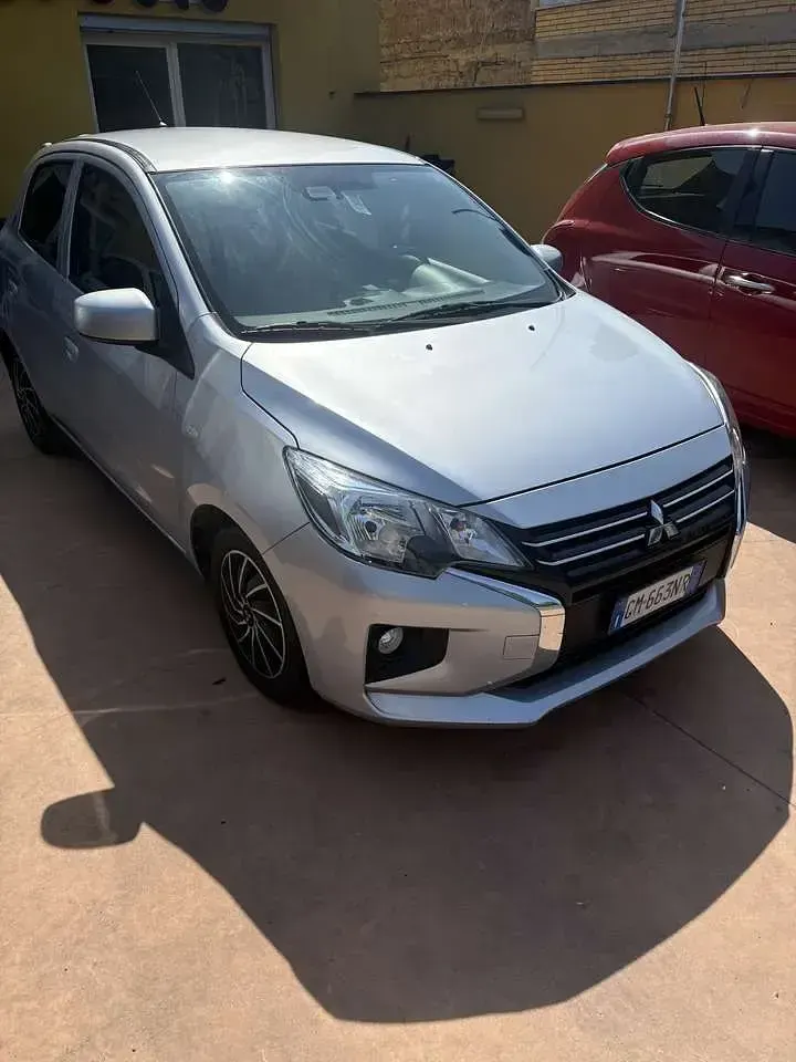 Usata Mitsubishi Space Star Intense 71 CV (52 kW) 2022 Argento Utilitaria