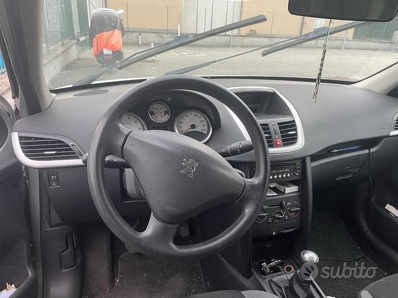 Usata Peugeot 207 75 CV (55 kW) 2008 Grigio Utilitaria