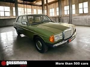 Usata Mercedes 200 60 CV (44 kW) 1982 Verde Berlina