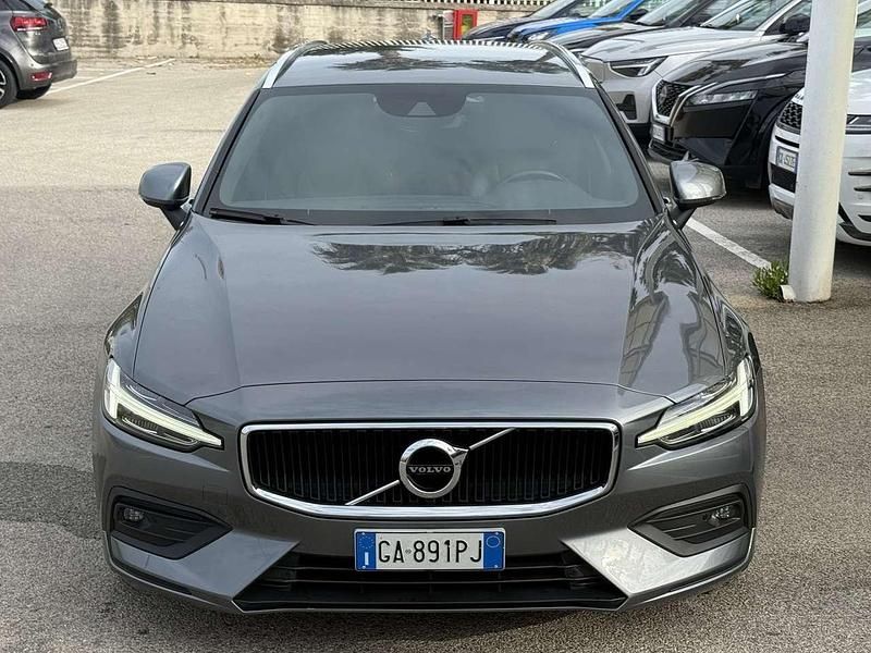 Usata Volvo V60 Momentum 190 CV (139 kW) 2020 Grigio Station wagon