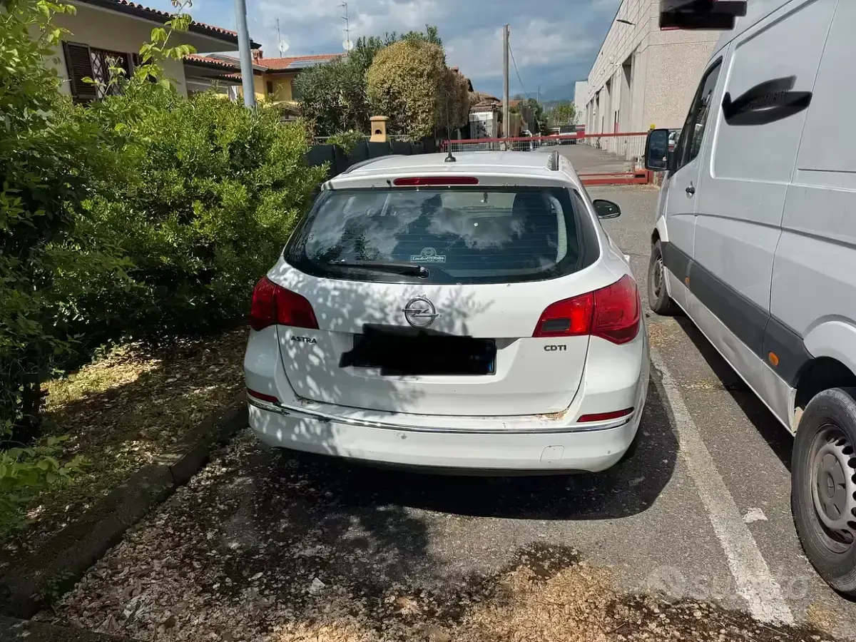Usata Opel Astra 115 CV (84 kW) 2014 Bianco Station wagon