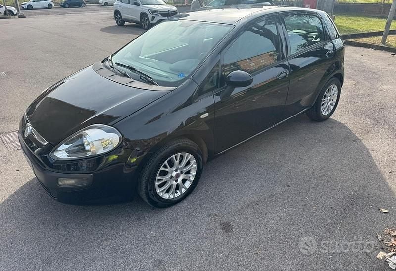 Usata Fiat Punto 95 CV (69 kW) 2011 Nero Berlina