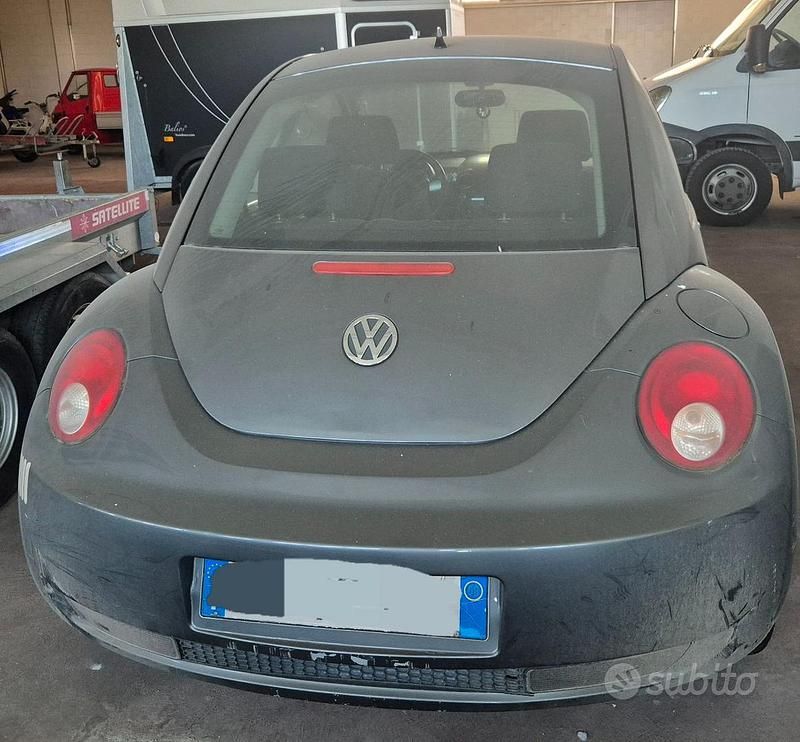 Usata VW New Beetle 105 CV (77 kW) 2007 Grigio Utilitaria