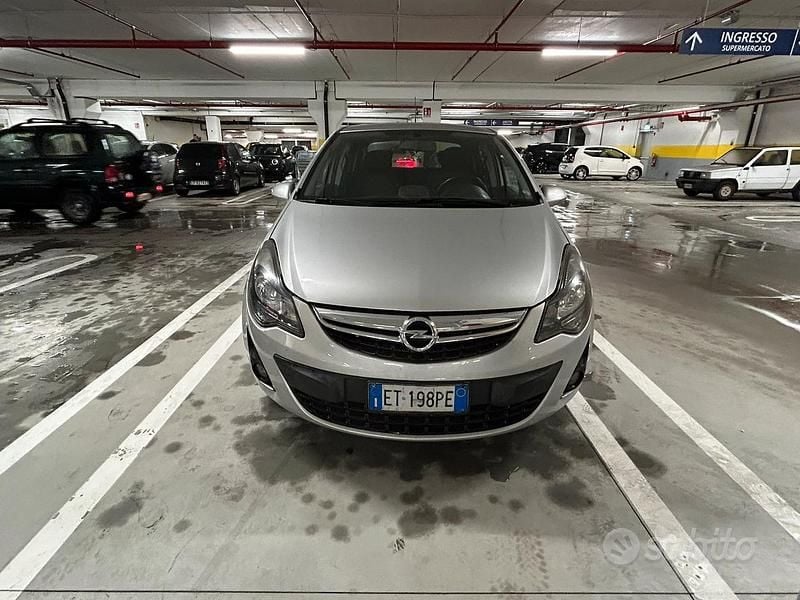 Usata Opel Corsa Edition 75 CV (55 kW) 2013 Grigio Utilitaria
