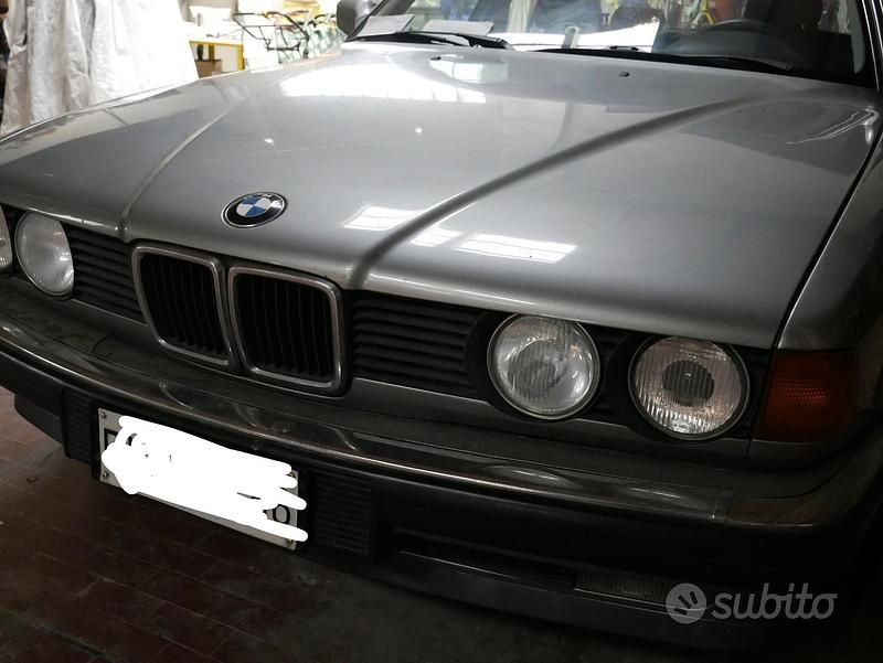 Begagnad BMW 735 220 HK (161 kW) 1987 Grå Sedan