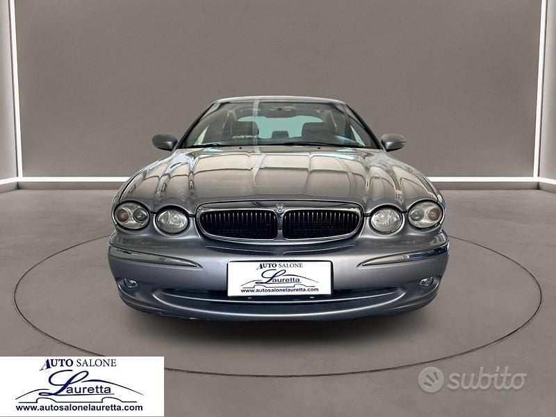 Usata Jaguar X-type Executive 196 CV (144 kW) 2001 Argento Berlina