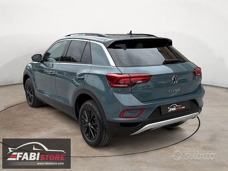Usata VW T-Roc Style 150 CV (110 kW) 2024 Blu SUV