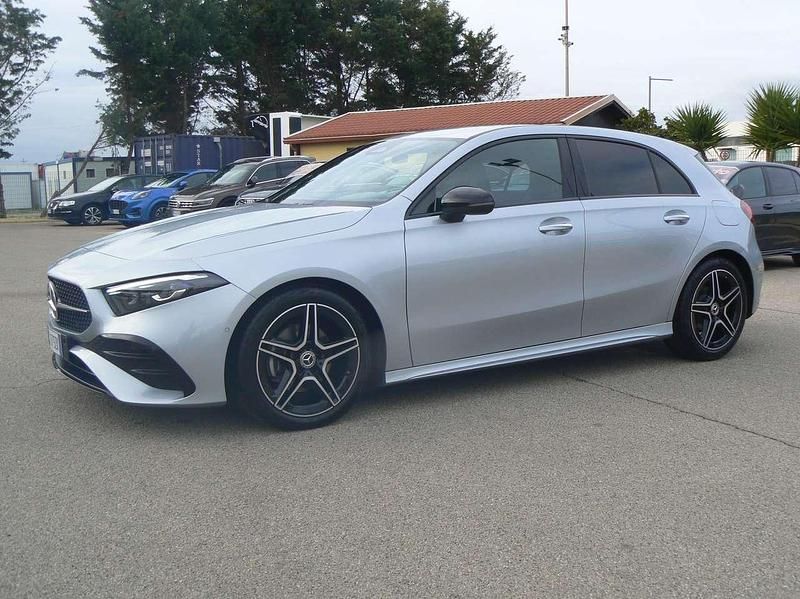 Usata Mercedes A180 AMG Line Premium 116 CV (85 kW) 2025 Argento Berlina
