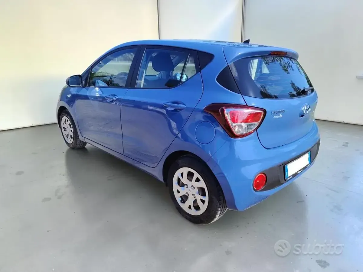 Usata Hyundai i10 67 CV (49 kW) 2017 Blu pastello Utilitaria