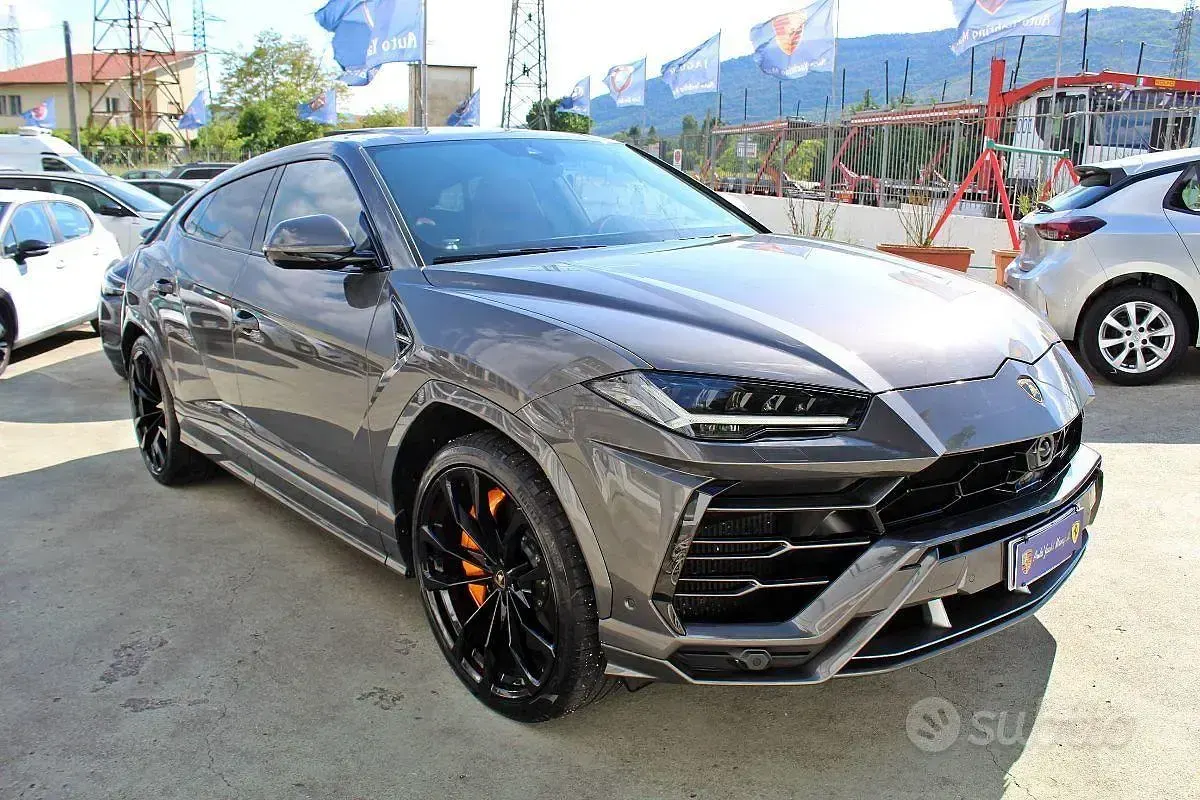 Usata Lamborghini Urus 649 CV (477 kW) 2022 Grigio SUV