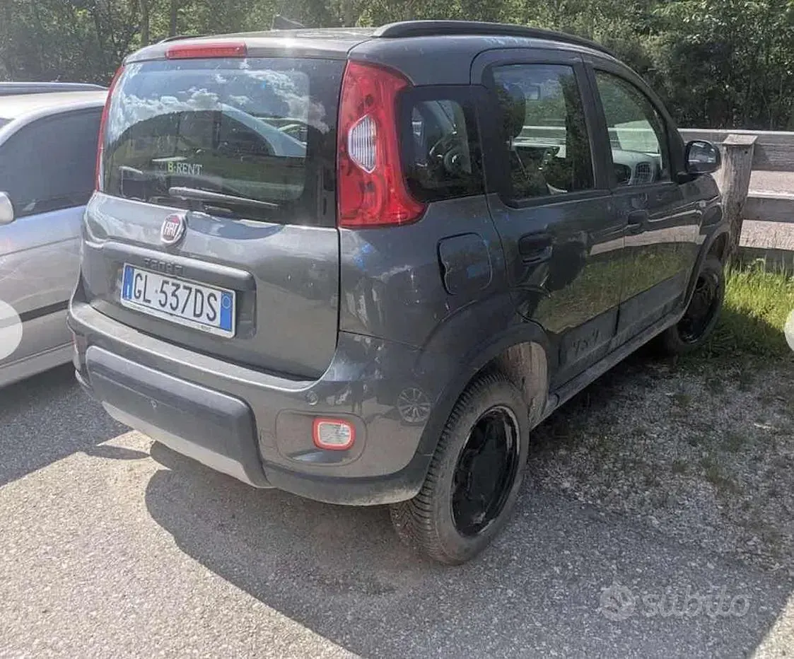 Usata Fiat Panda Cross Cross 84 CV (61 kW) 2022 Grigio scuro Utilitaria