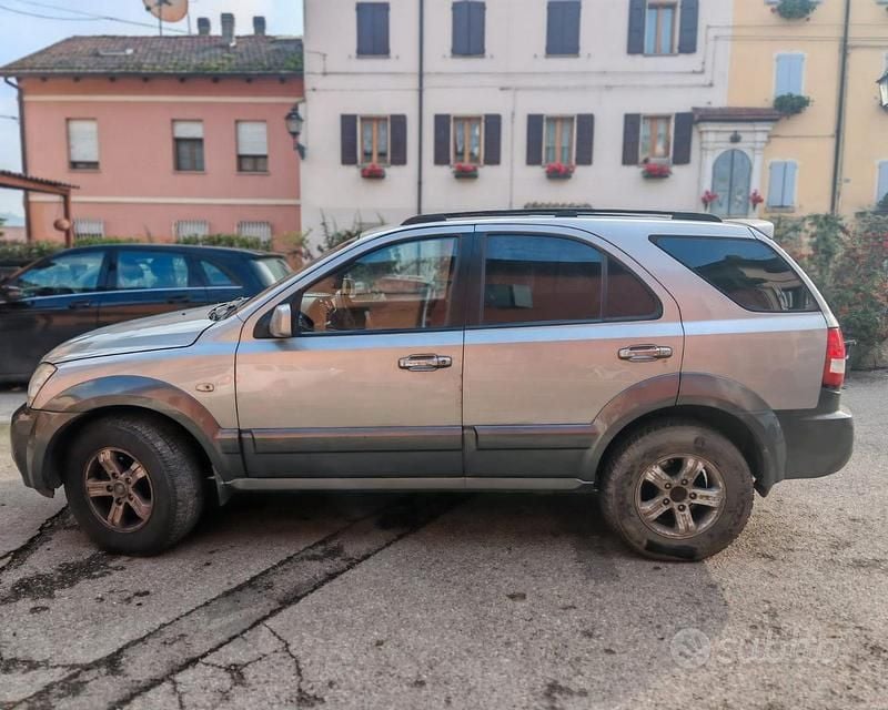 Usata Kia Sorento 140 CV (102 kW) 2003 Grigio SUV