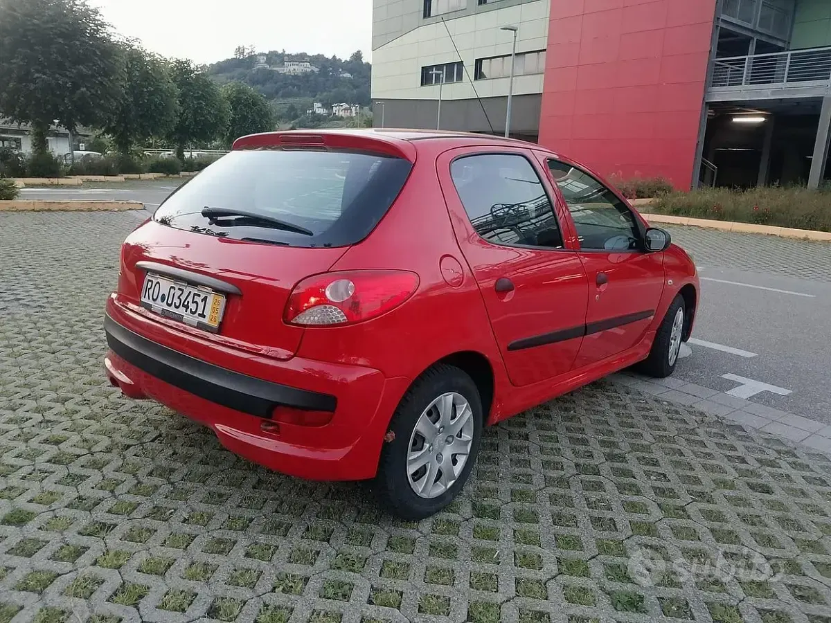 Usata Peugeot 206 60 CV (44 kW) 2010 Rosso
