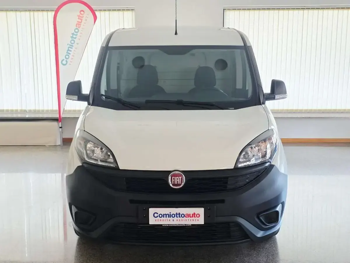 Usata Fiat Doblò Lounge 95 CV (69 kW) 2021 Bianco Monovolume