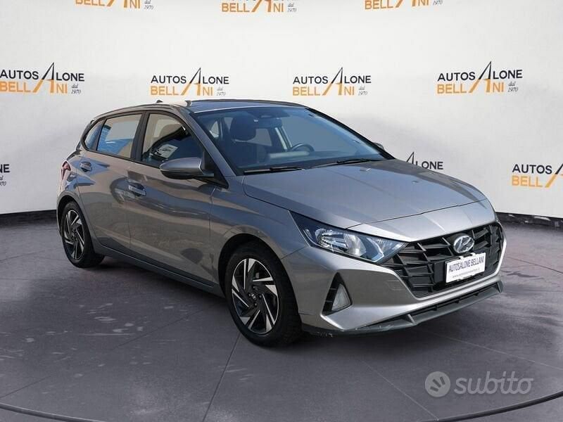 Usata Hyundai i20 84 CV (61 kW) 2023 Grigio metallizzato Berlina