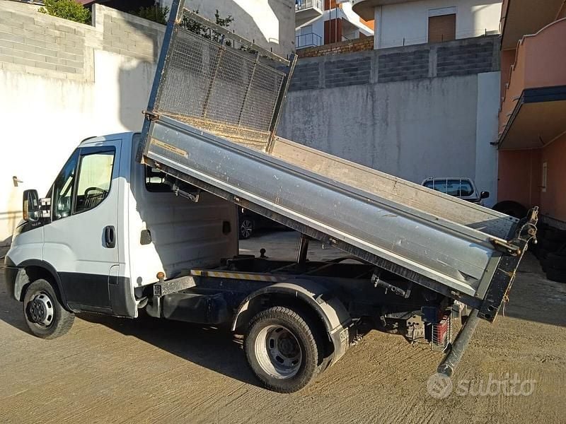Usata Iveco 35.12 170 CV (125 kW) 2017 Bianco Furgone