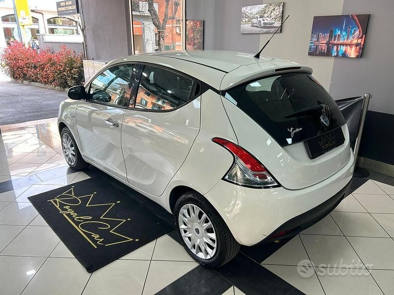 Usata Lancia Ypsilon Silver 69 CV (50 kW) 2012 Bianco Utilitaria