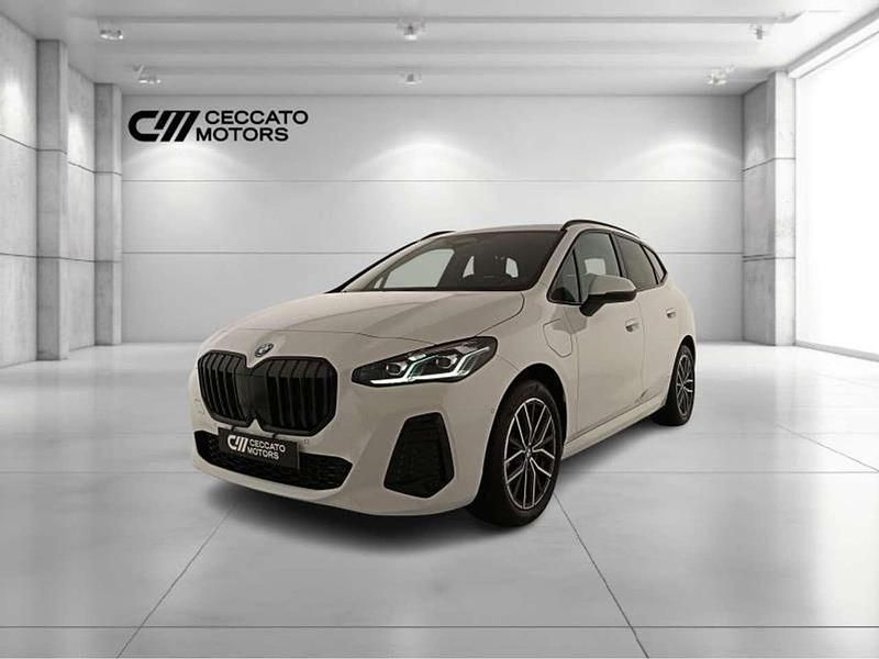 Alpin white pastello Nuova 2025 BMW 225 Active Tourer M Sport Monovolume | 43.900 € (Ottimo prezzo) - Immagine 1/4