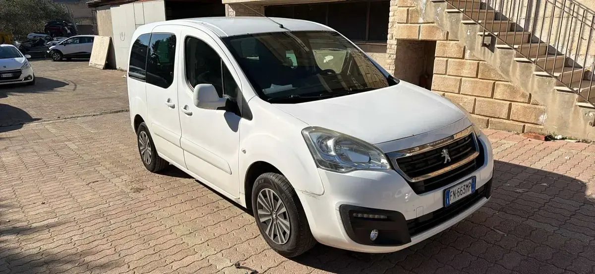 Usata Peugeot TePee Outdoor 120 CV (88 kW) 2018 Bianco Station wagon