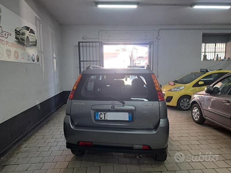 Usata Suzuki Ignis 94 CV (69 kW) 2005 Grigio Monovolume