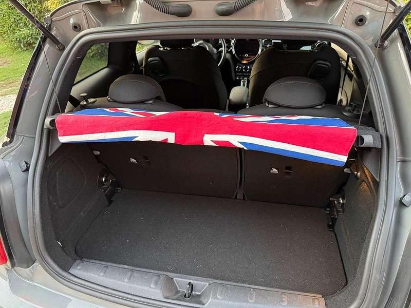 Usata Mini Cooper SE Essential 75 kW (102 CV) 2021 Grigio Utilitaria