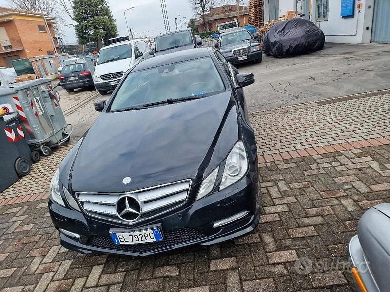 Usata Mercedes E220 170 CV (125 kW) 2012 Nero Coupé