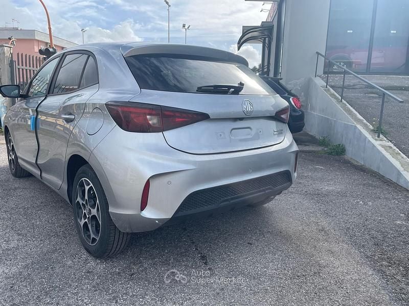 Nuova MG MG3 Luxury 193 CV (141 kW) 2026 Gray Utilitaria