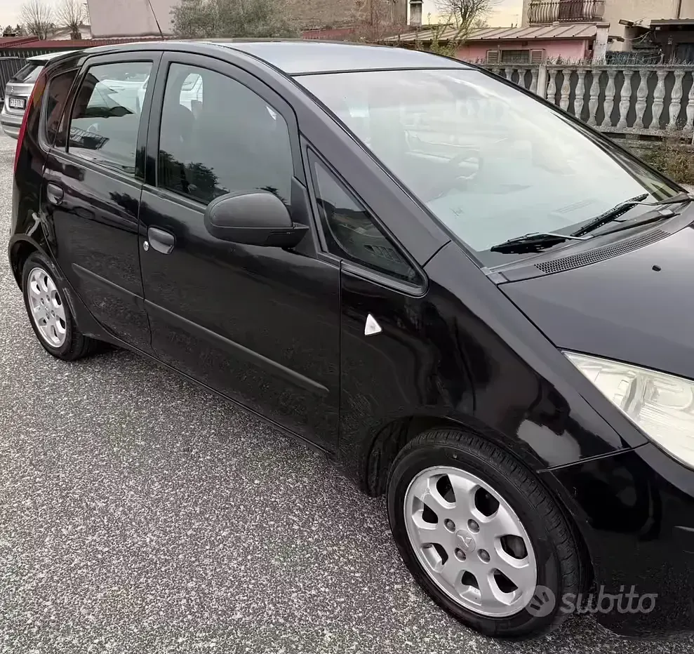 Usata Mitsubishi Colt 95 CV (69 kW) 2005 Nero Utilitaria